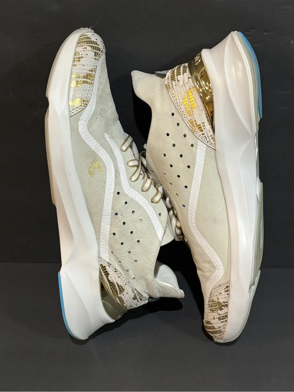 Courser Uno Women’s Sneakers – White Luxe / Gold – Size 11